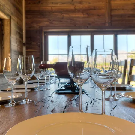 Chalet Adey - Luxe Ski/in-out *