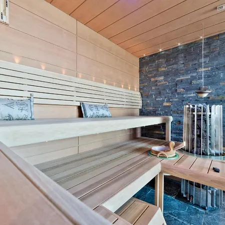 Chalet Adey - Luxe Ski/in-out *
